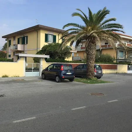Amazing Near Pet Friendly * Carrara