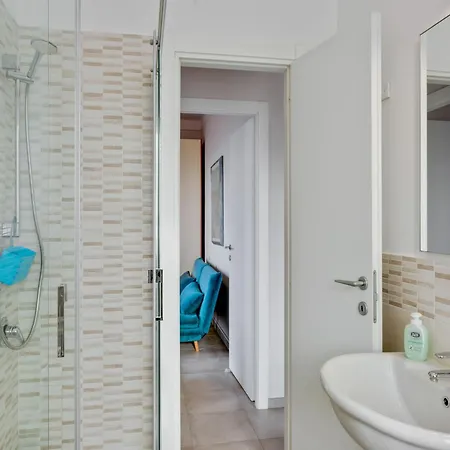 Amazing Near Pet Friendly * Carrara